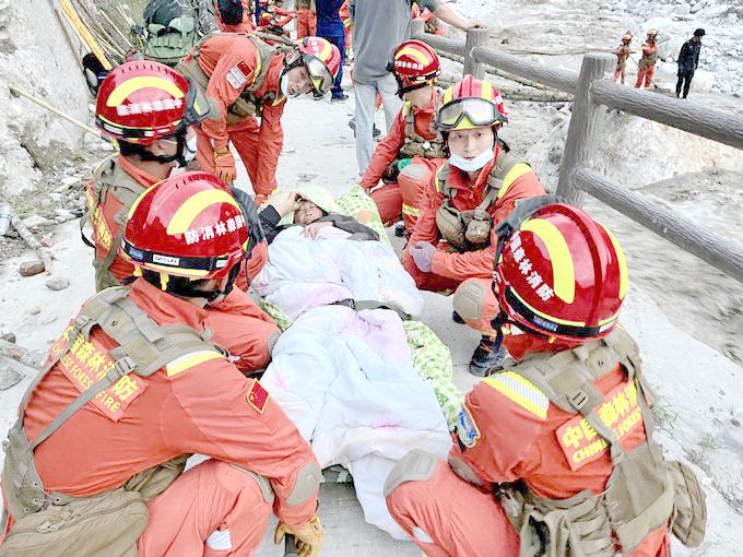 Suman 46 muertos por sismo en China