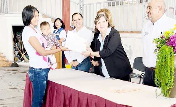 Culminan estudios en la Casa Meced