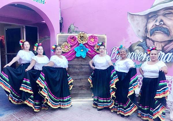 Celebran noche mexicana en DIF