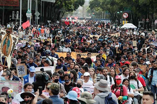 EPN nos mintió ahora que no se burle: padres de normalistas