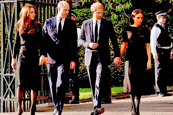 Los príncipes Guillermo y Enrique aparecen juntos con sus esposas