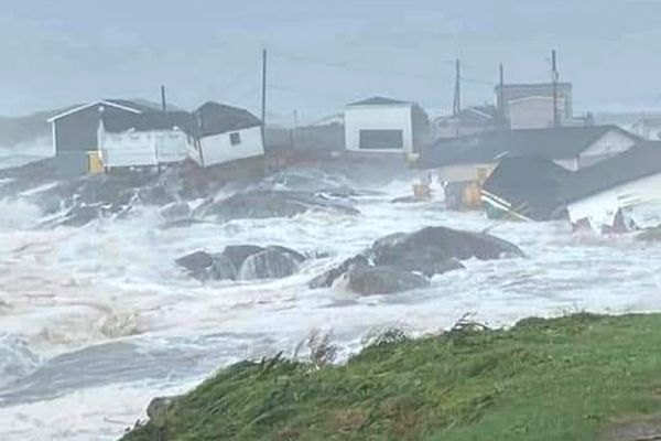 Huracán ‘Fiona’ toca tierra en Canadá con vientos de 144 km/h