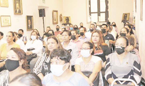 Presentan conferencia de auxilio psicológico