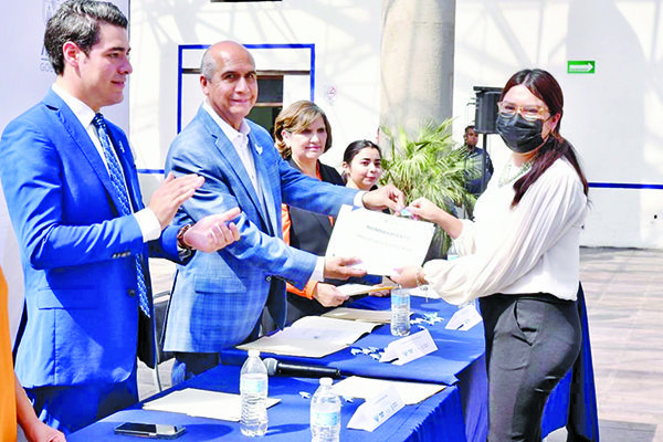 Nombran estudiantes Embajadores de Vida