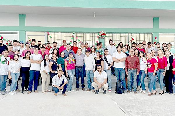 Festejan Independencia en SB alumnos de UTRCC