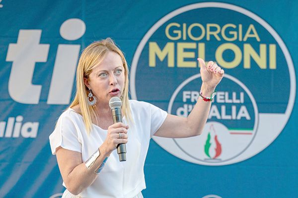 La posfascista Giorgia Meloni conquista a Italia