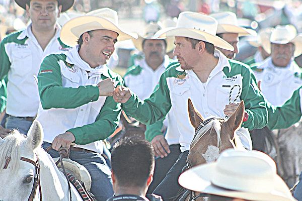 También Hugo Lozano participó en cabalgata