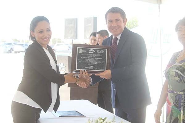 Reconoce Hugo a los alumnos de UTRCC