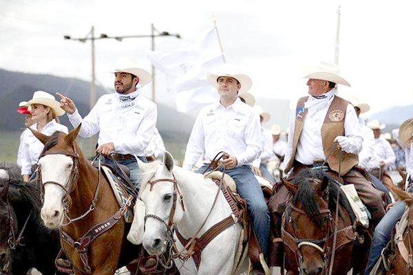 Cabalga Manolo en el Festival de la Manzana