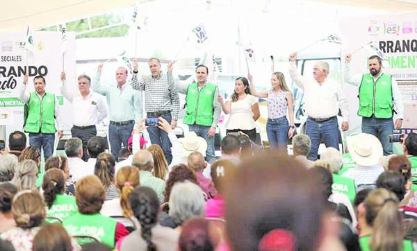 Lleva Manolo obras de pavimento a Frontera
