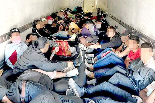 Rescatan 114 migrantes en carreteras de Coahuila