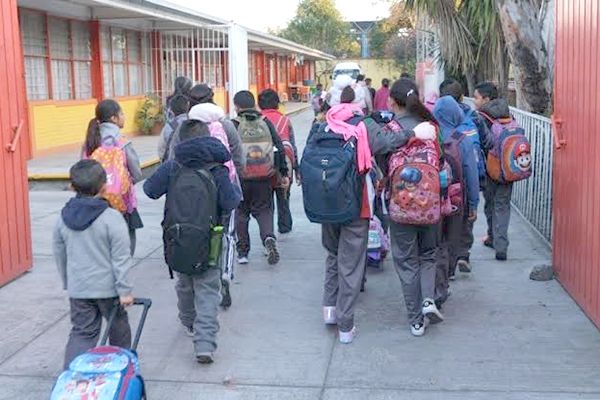 Entregan apoyos adicionales a 13 escuelas certificadas