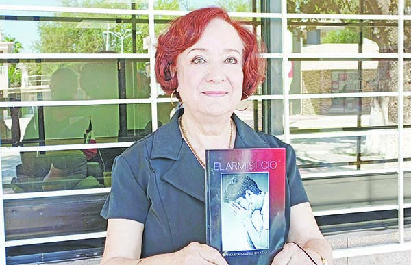 Presenta nuevo libro Enriqueta Ramírez