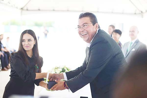 Felicita Alcalde a los maestros por su trabajo