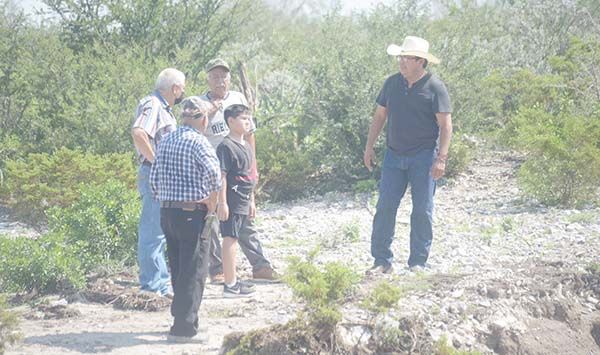 Recorren brechas dañadas por lluvia