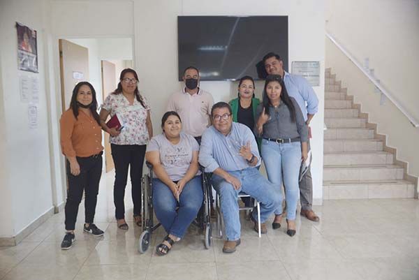 Apoya Piña a jovencita para comprar prótesis
