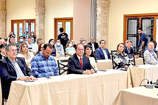 Destacan la trayectoria de Secretario de Salud