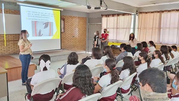 Concientizan a estudiantes en tema del suicidio