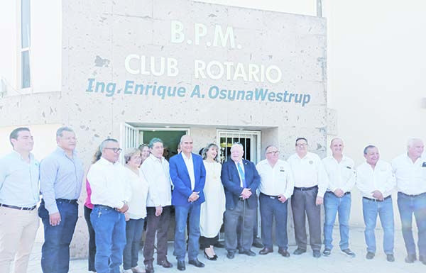 Distinguen a Enrique Osuna: biblioteca llevará su nombre