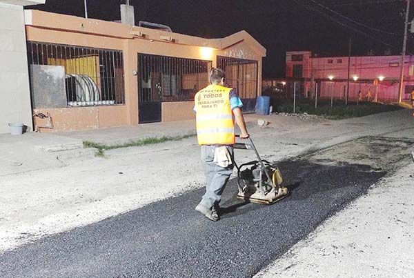 Arrancan plan de bacheo emergente