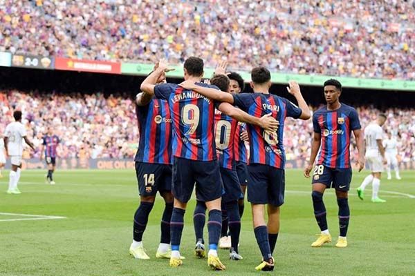 Destaca Lewandowski en goleada del Barcelona
