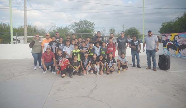Entregan cancha de futbol rápido