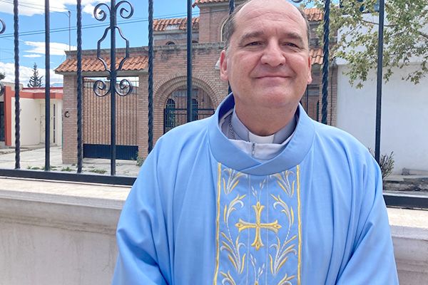Piden rezar por jóvenes para alejarlos del delito