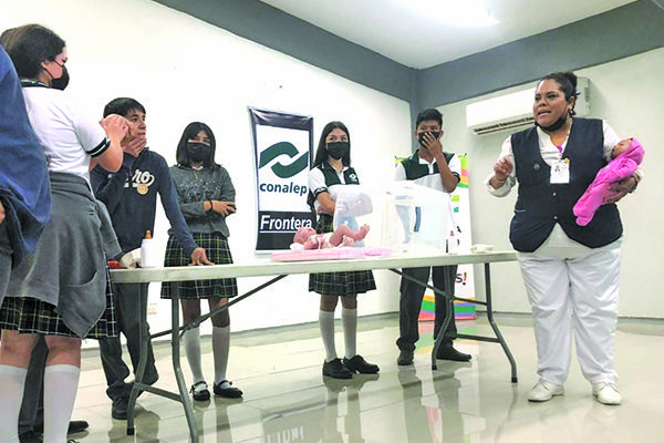 Concientizan a estudiantes en embarazos no deseados
