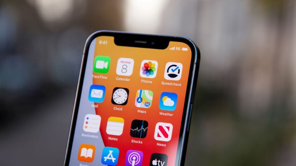 iPhone 15 podría llegar con un sistema de carga inversa, esto es lo que sabemos