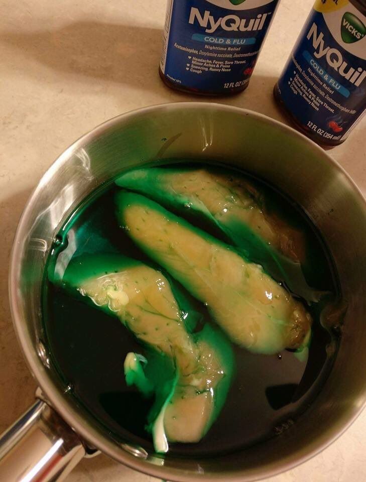 No cocines pollo en NyQuil: la FDA advierte sobre los peligrosos desafíos de las redes sociales