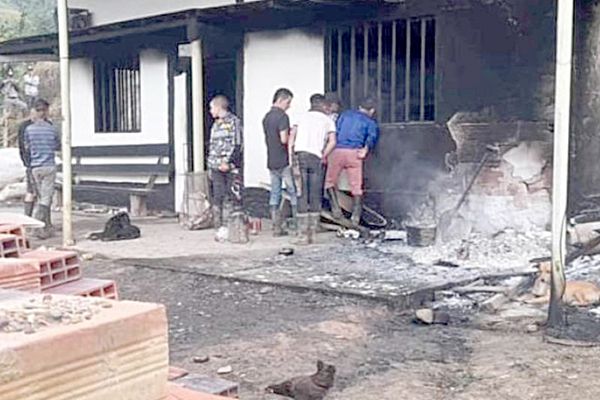 Matan a una familia y el pueblo los lincha en minutos
