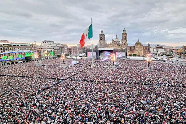 Abarrota el Grupo Firme primer cuadro de la CDMX