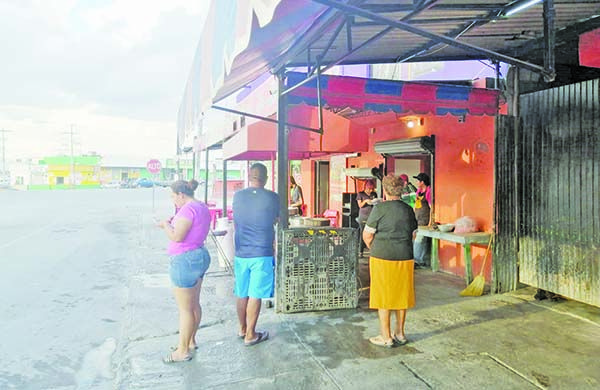 Familia se intoxica por comida descompuesta