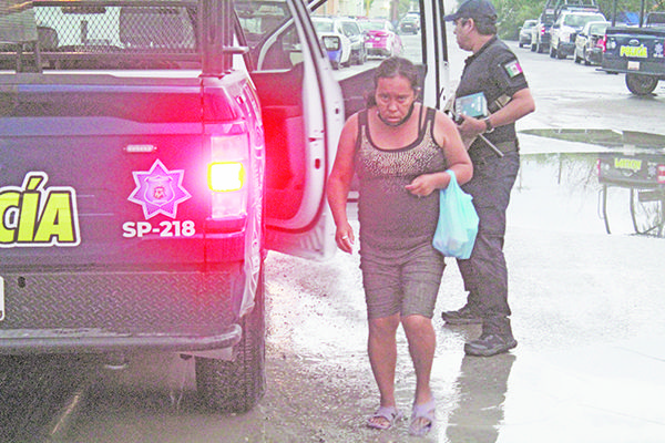 Sorprenden a mujer robando