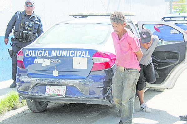 Dúo altera orden en calles de la ciudad