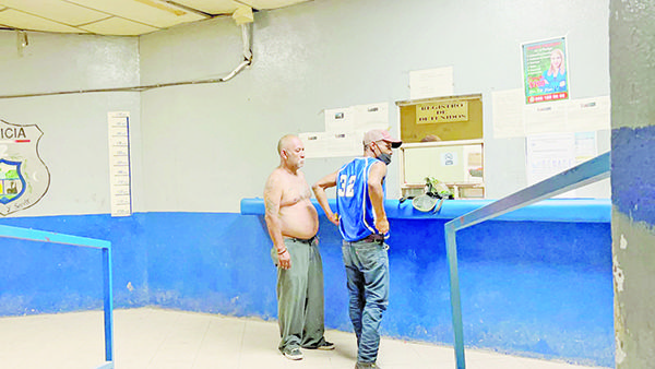 Dúo molesta en la Lucrecia solano