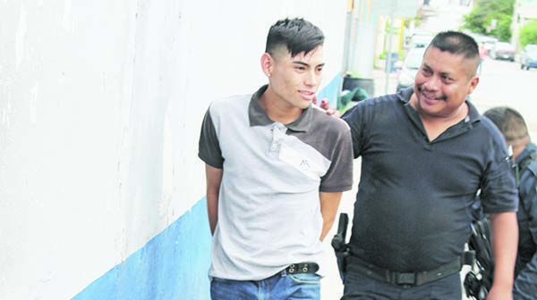 Ebria pareja se torna agresiva