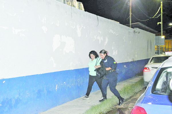 Escandalosa mujer enfrenta a su ex pareja