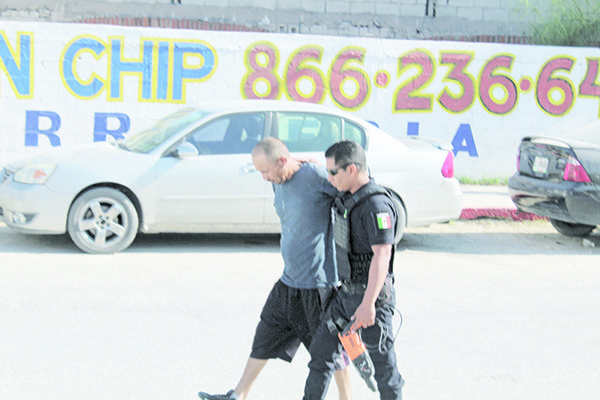 Roba herramienta y cae  en intento de huida