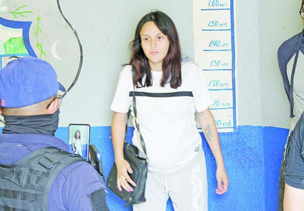 Encuentran mota a mujer embarazada