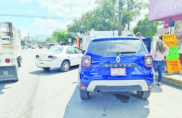 Arremanga carro al chocar con fuerza