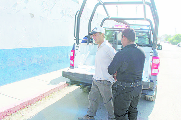 Sorprenden a ladrón dentro de vivienda