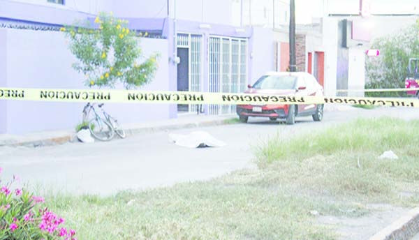 Muerte lo encuentra arriba de una bicicleta