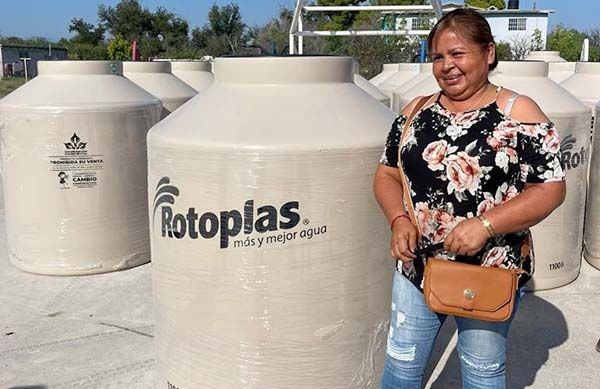 Realizan entrega de tinacos subsidiados