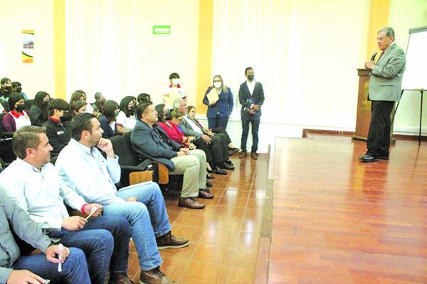Visita Hugo Lozano la “Ladislao Farías”
