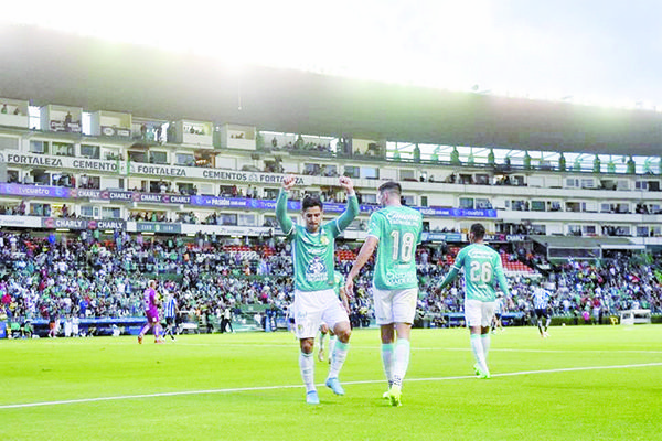 Gana León a Querétaro con autoridad