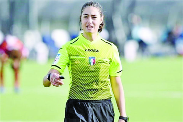 Hace árbitra Maria Sole Ferrieri historia en la Serie A