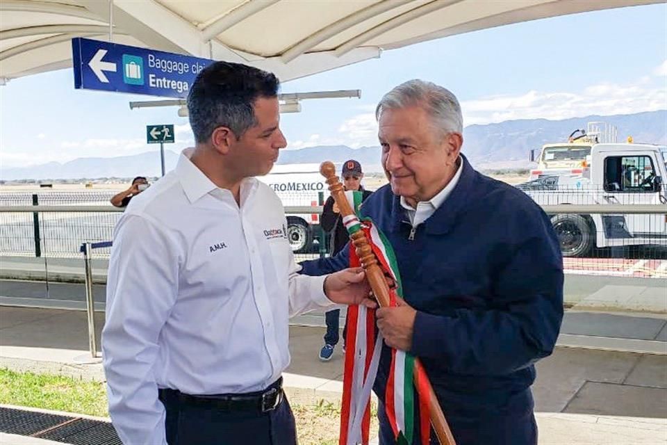 Los opositores premiados por el Gobierno de AMLO