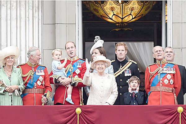 ¿Cuál es el rol que desempeña actualmente la monarquía británica?