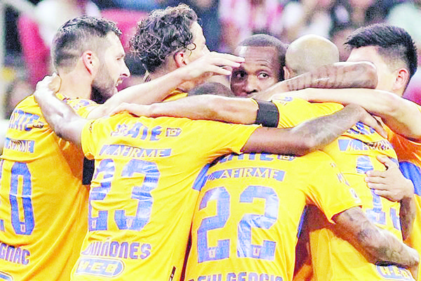 Con el ojo en Liguilla: golea Tigres a Chivas y ya es cuarto